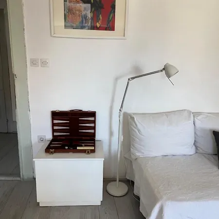 Light Filled Spacious Penthouse In Centre Apartman