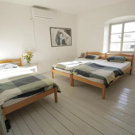 شقة Light Filled Spacious Penthouse In Centre *