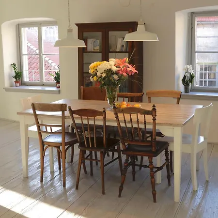 Light Filled Spacious Penthouse In Centre شقة شيبينيك