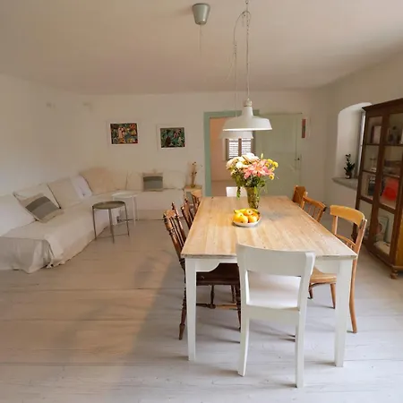 Light Filled Spacious Penthouse In Centre *