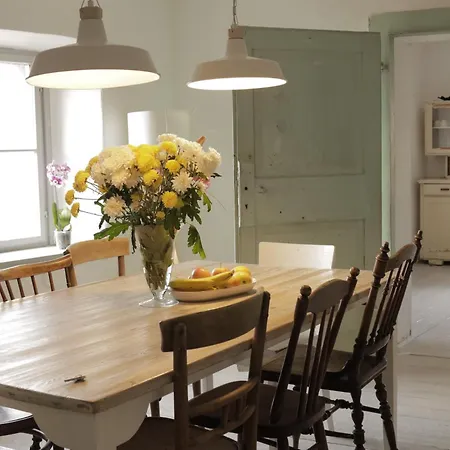 Light Filled Spacious Penthouse In Centre شيبينيك