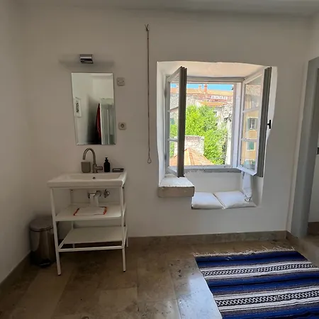 Light Filled Spacious Penthouse In Centre Appartement