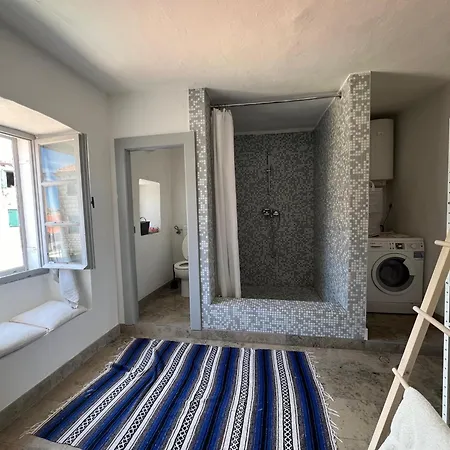 Light Filled Spacious Penthouse In Centre