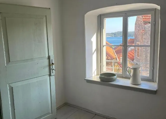 Light Filled Spacious Penthouse In Centre Appartement