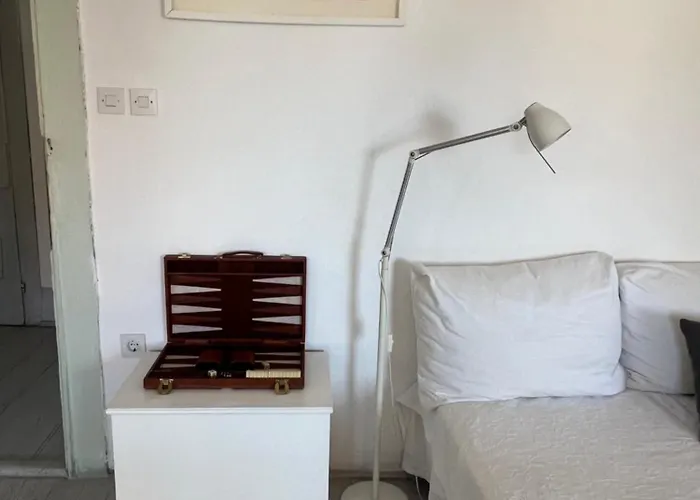 Light Filled Spacious Penthouse In Centre Lejlighed