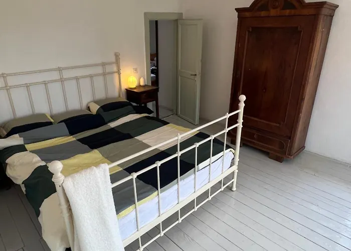 Light Filled Spacious Penthouse In Centre Lejlighed