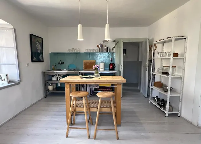 Light Filled Spacious Penthouse In Centre Lejlighed